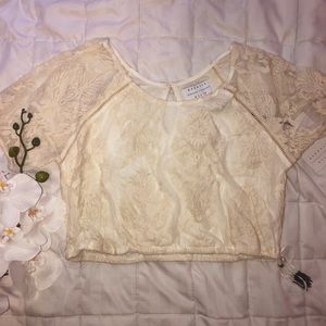 kendall&kylie off white lace crop top.